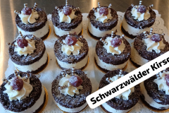 Schwarzwaelder-Kirsch-Törtchen