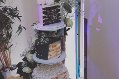 Hochzeitstorte dreistöckig unterschiedliche Sorten Anschnitt
