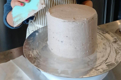 Mit voller Konzentration glatt einstreichen