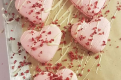Herzmacarons bei Herstellung