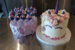 TorteEinhornMitCakepops