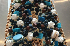 Brombeer-Heidelbeer-Buchstabe