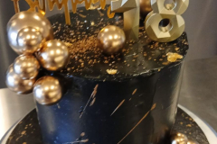 Torte 18 Schwarz Gold